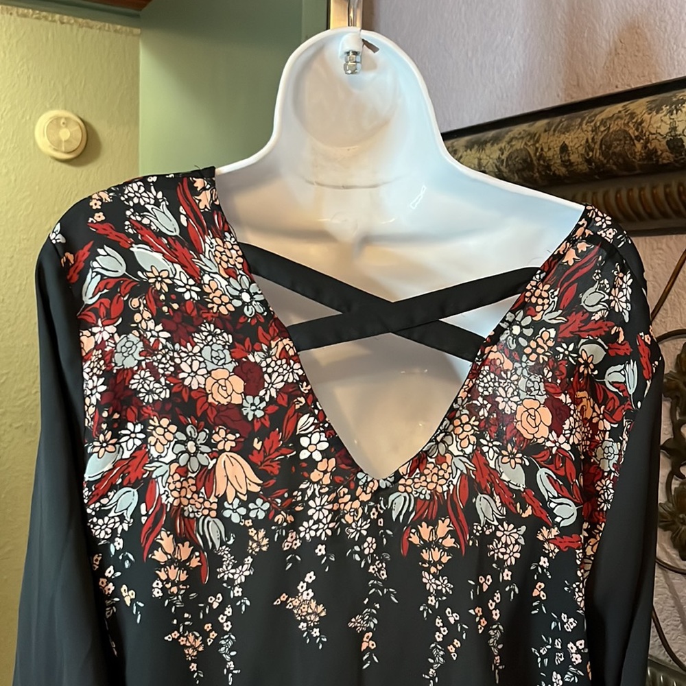 Adorable Maurices Pullover Black Floral Long Sleeve/V-Neck Top Sz M - Picture 6 of 10